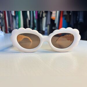 NWOT Oval Flower Shape Jelly Sunglasses In Beige/Brown